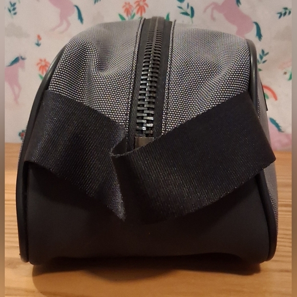 EUC Versace Parfums Large Black & Grey Nylon Travel Toiletry Makeup Cosmetic Bag - Picture 7 of 10